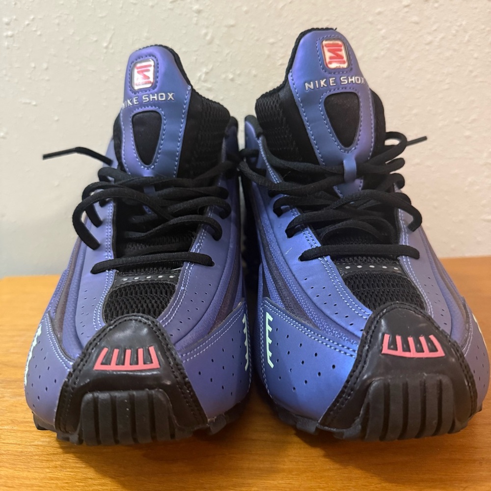 CLOSET CLOSING Nike Shox Iridescent Black and Purple Hot Punch Shoes - Picture 3 of 11